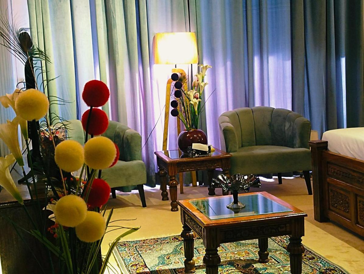 Laca Sa Lodge Opp Canturus Mall Исламабад Екстериор снимка