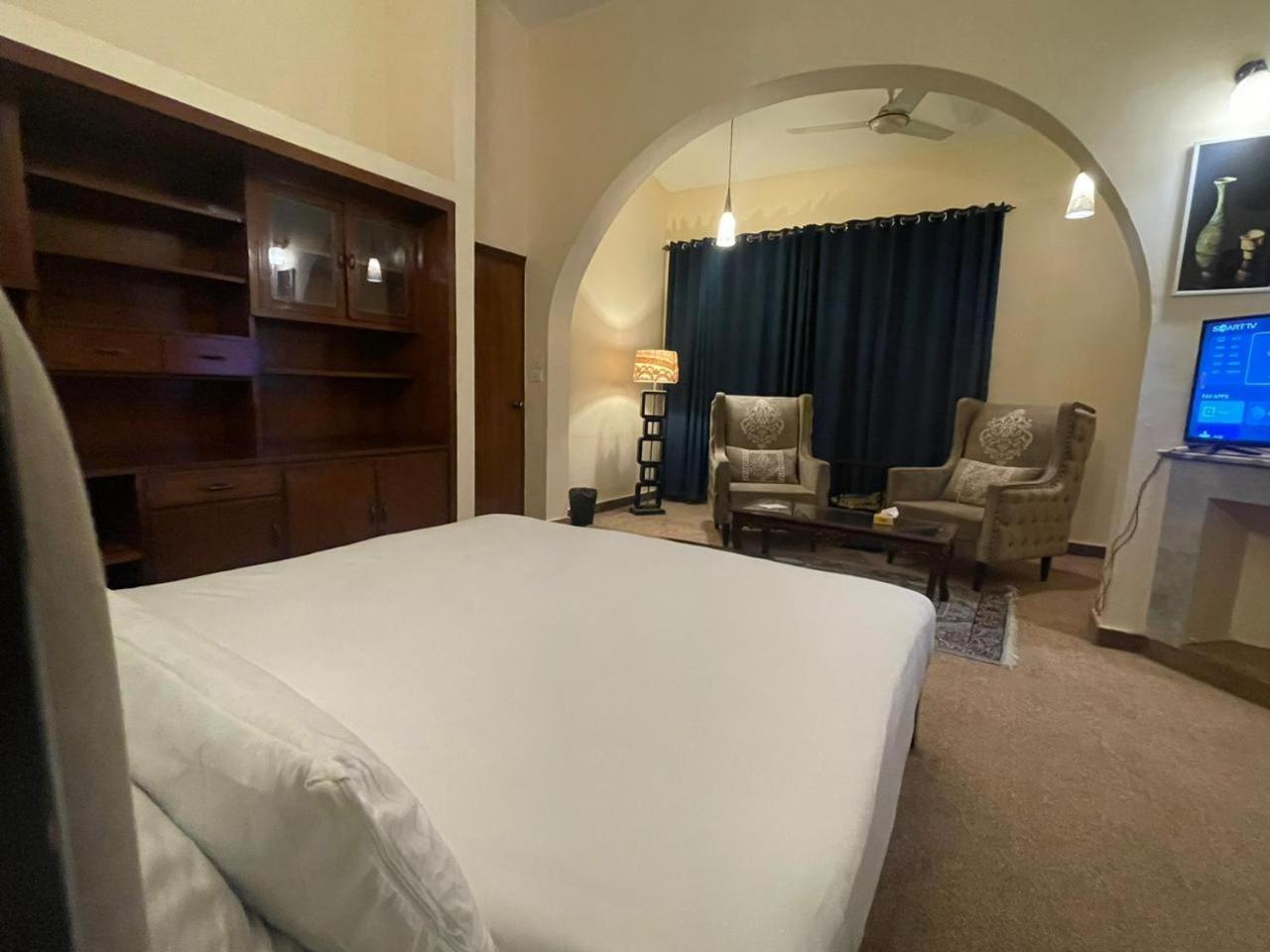 Laca Sa Lodge Opp Canturus Mall Исламабад Екстериор снимка