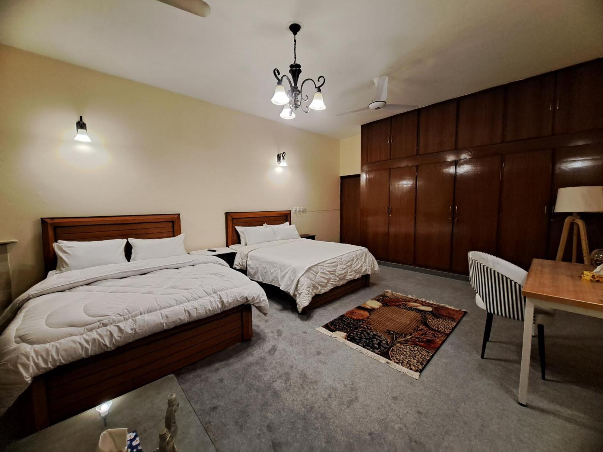 Laca Sa Lodge Opp Canturus Mall Исламабад Екстериор снимка
