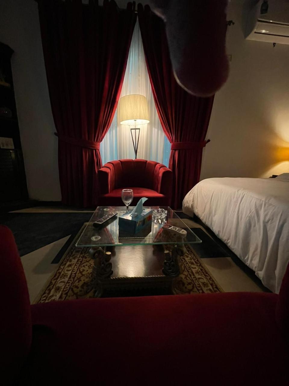 Laca Sa Lodge Opp Canturus Mall Исламабад Екстериор снимка