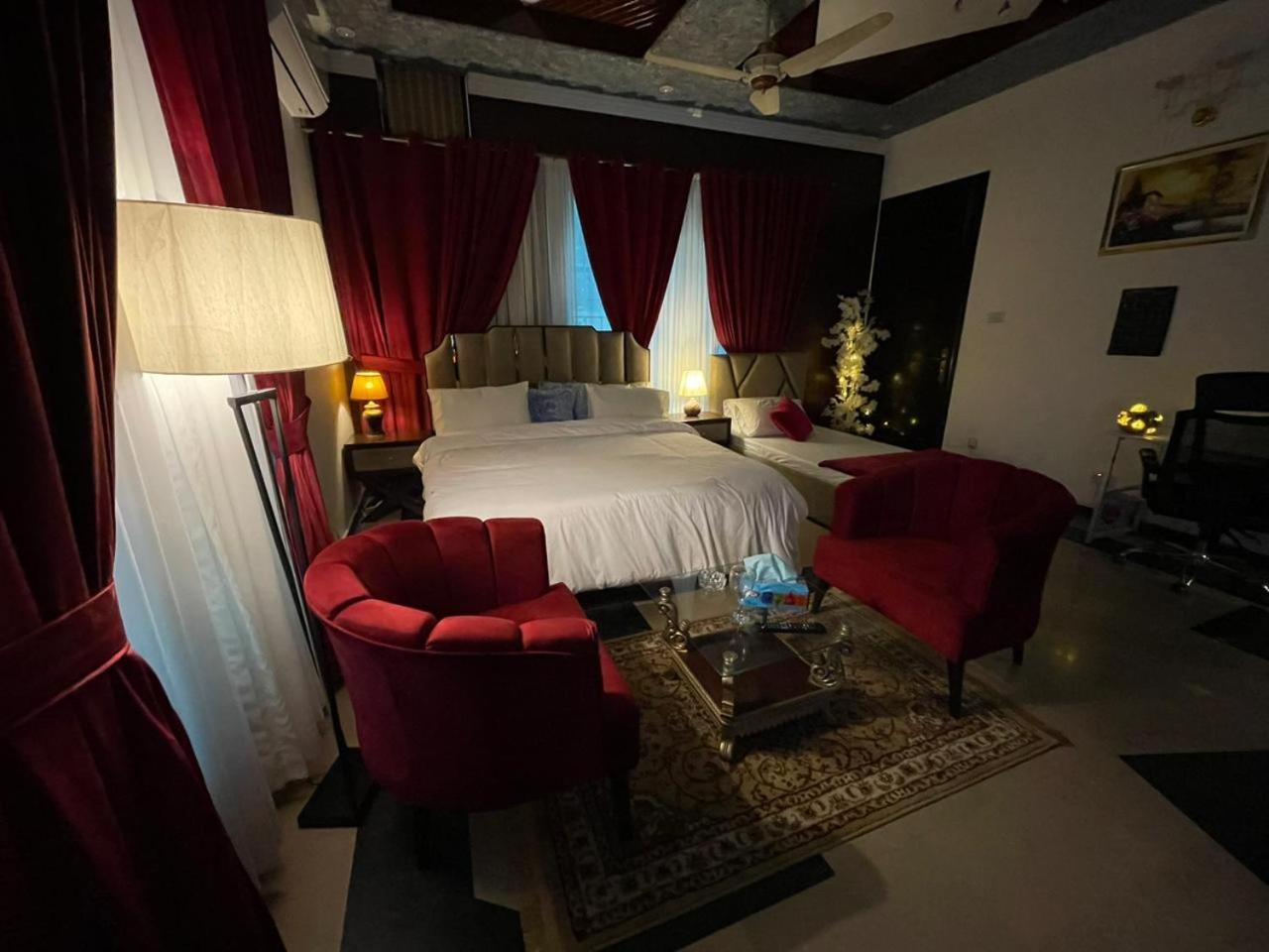 Laca Sa Lodge Opp Canturus Mall Исламабад Екстериор снимка