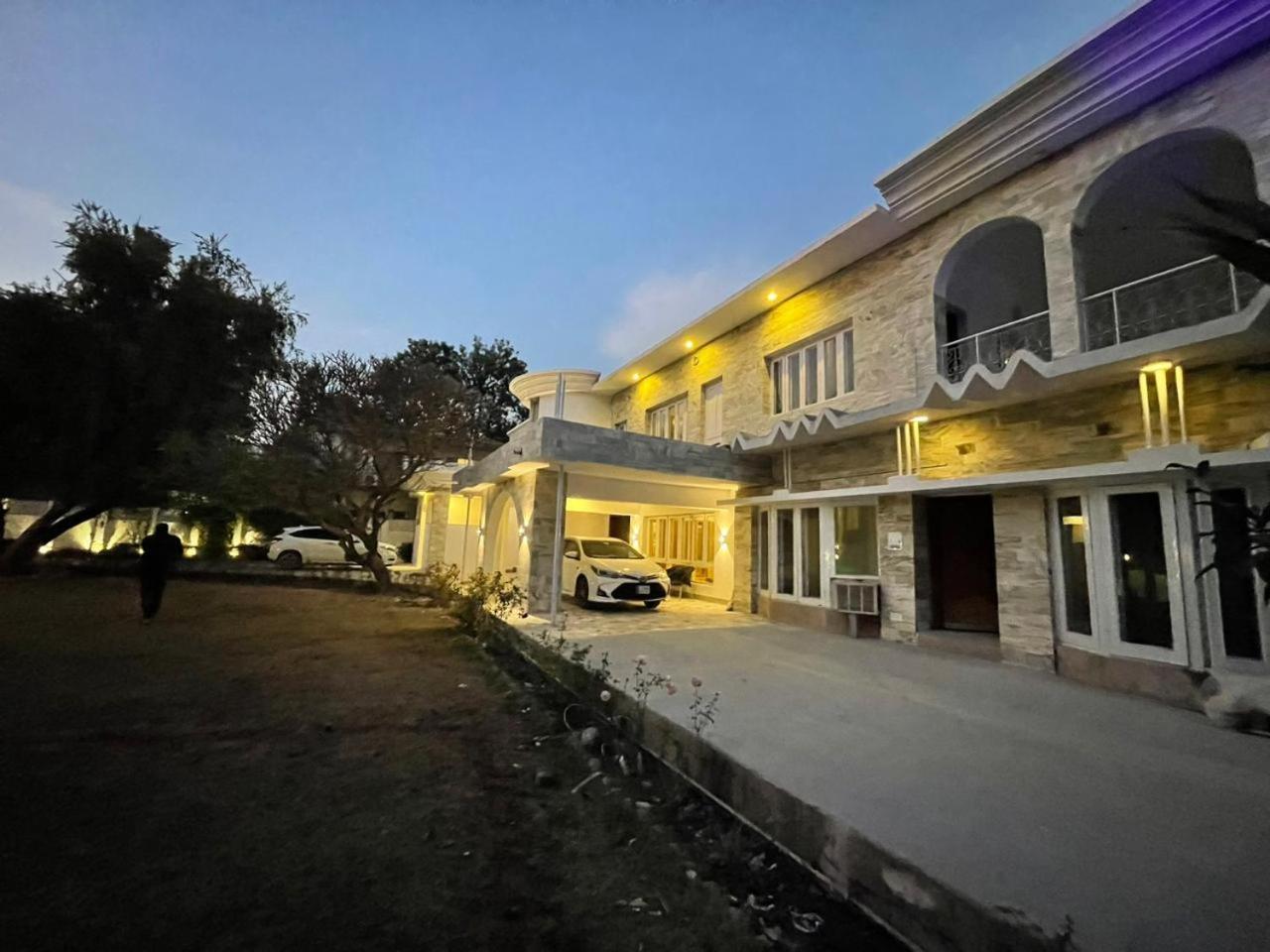 Laca Sa Lodge Opp Canturus Mall Исламабад Екстериор снимка
