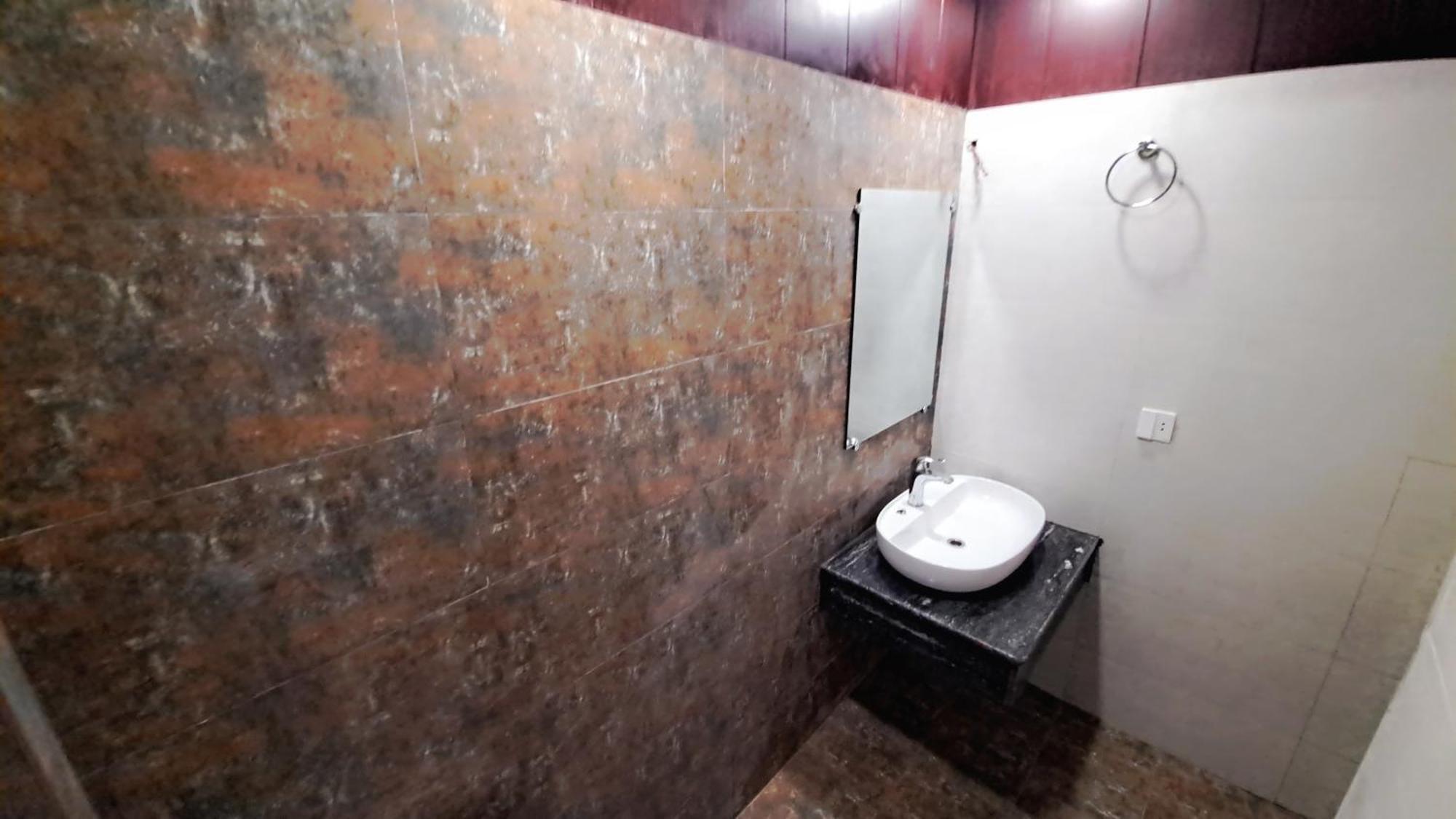 Laca Sa Lodge Opp Canturus Mall Исламабад Екстериор снимка