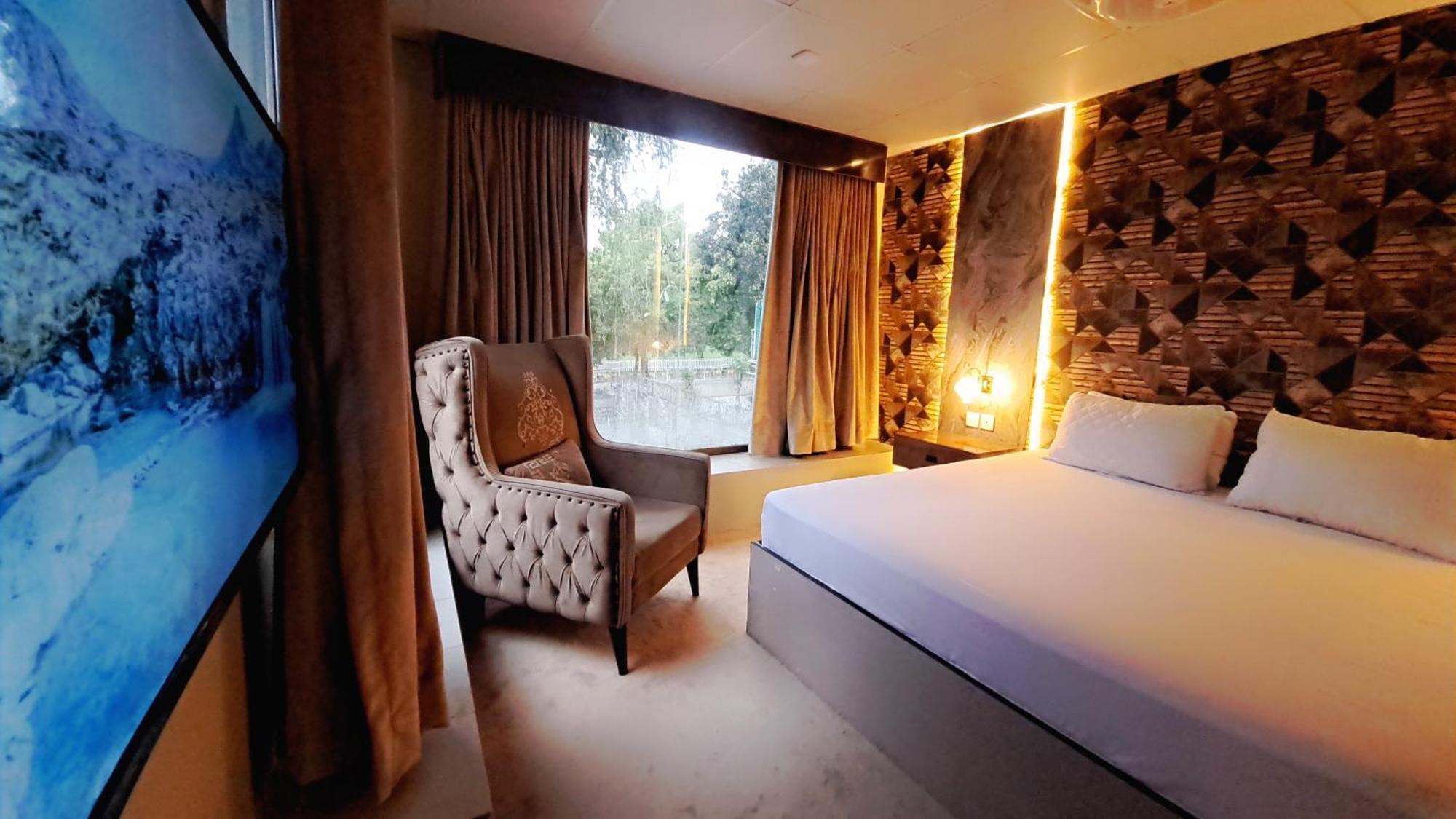 Laca Sa Lodge Opp Canturus Mall Исламабад Екстериор снимка